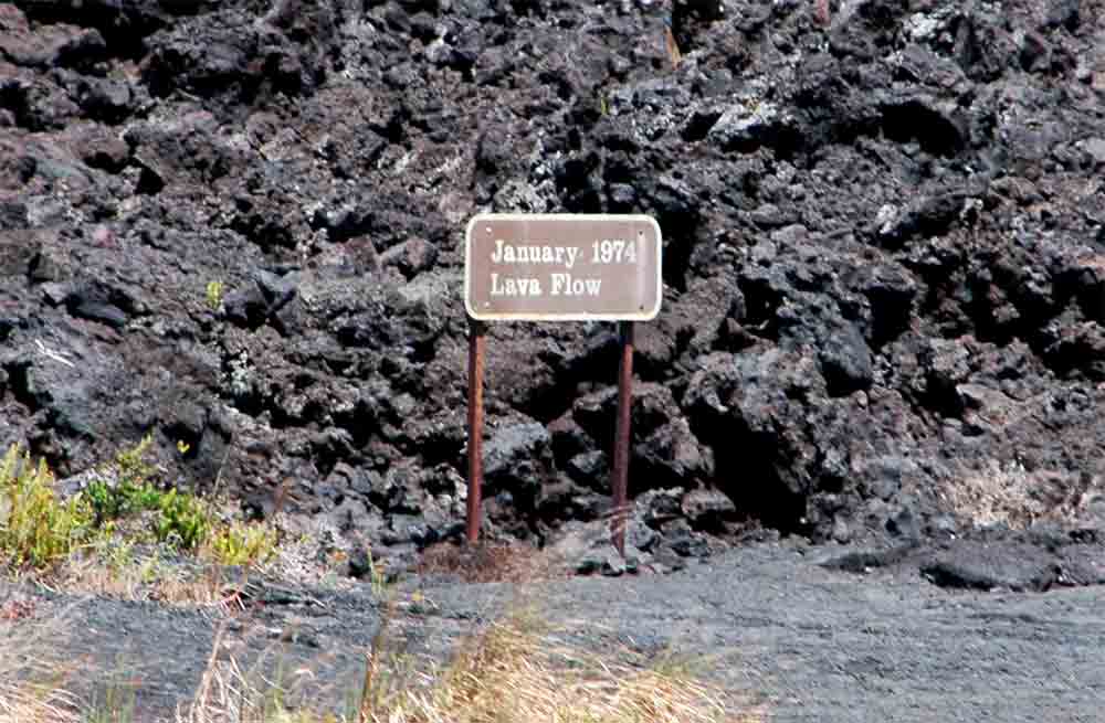 EEUU - Hawaii - isla de Hawaii - P. N. de los volcanes - carretera cortada por la lava